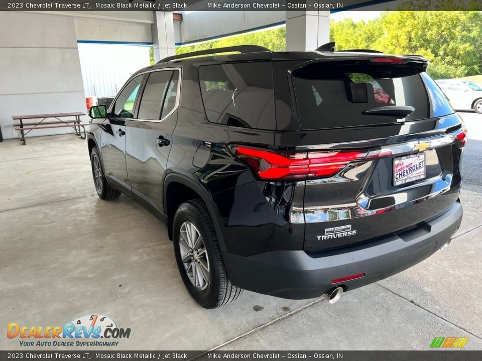 2023 Chevrolet Traverse LT Mosaic Black Metallic / Jet Black Photo #10