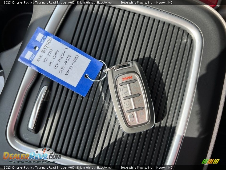 Keys of 2023 Chrysler Pacifica Touring L Road Tripper AWD Photo #33