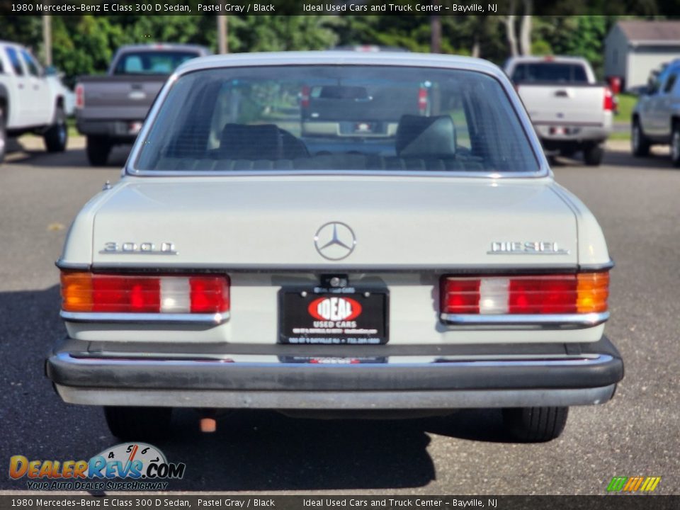 Pastel Gray 1980 Mercedes-Benz E Class 300 D Sedan Photo #4