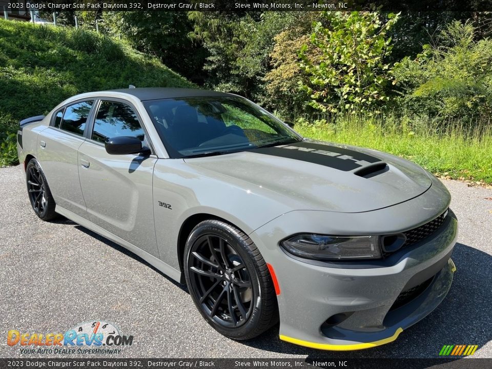 Front 3/4 View of 2023 Dodge Charger Scat Pack Daytona 392 Photo #4