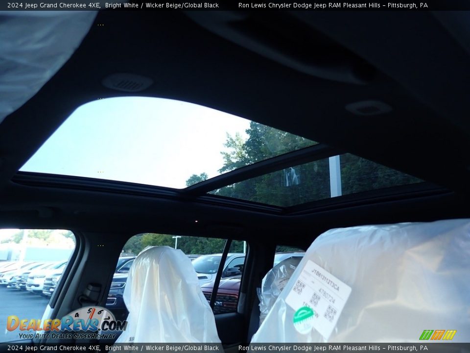 Sunroof of 2024 Jeep Grand Cherokee 4XE Photo #17