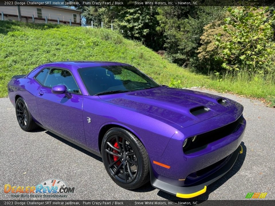 Front 3/4 View of 2023 Dodge Challenger SRT Hellcat JailBreak Photo #4