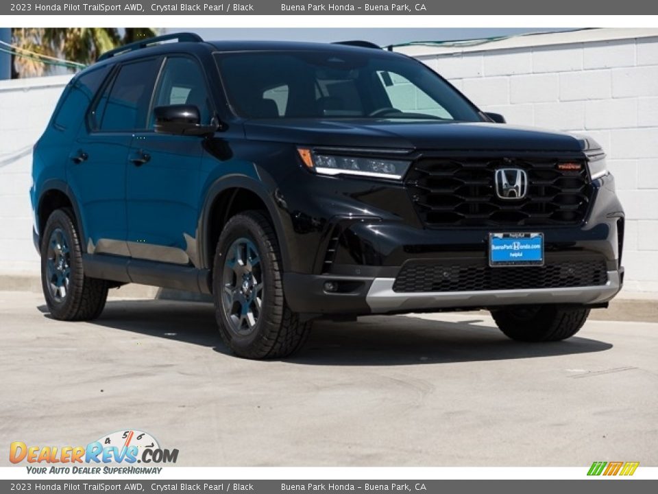 Front 3/4 View of 2023 Honda Pilot TrailSport AWD Photo #1