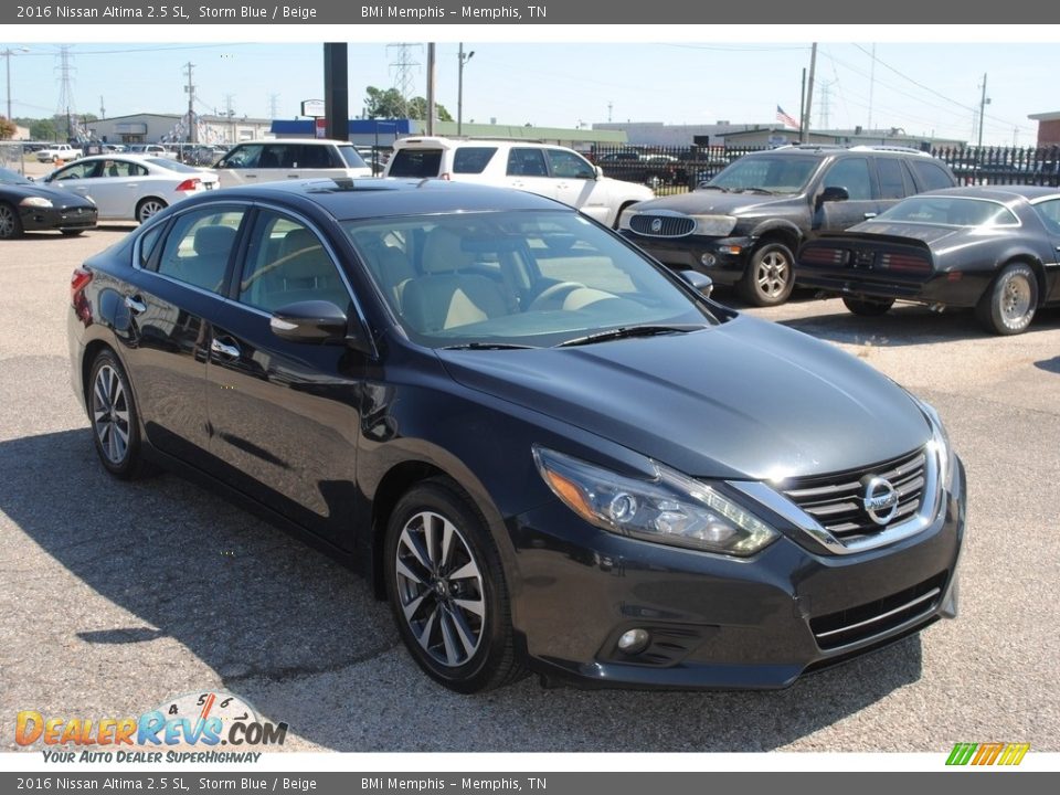 Front 3/4 View of 2016 Nissan Altima 2.5 SL Photo #7