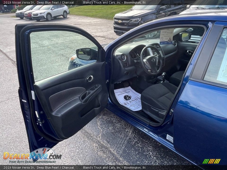 2019 Nissan Versa SV Deep Blue Pearl / Charcoal Photo #8