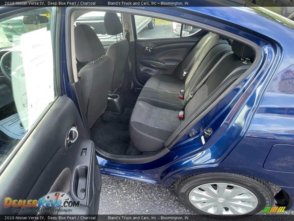 2019 Nissan Versa SV Deep Blue Pearl / Charcoal Photo #14