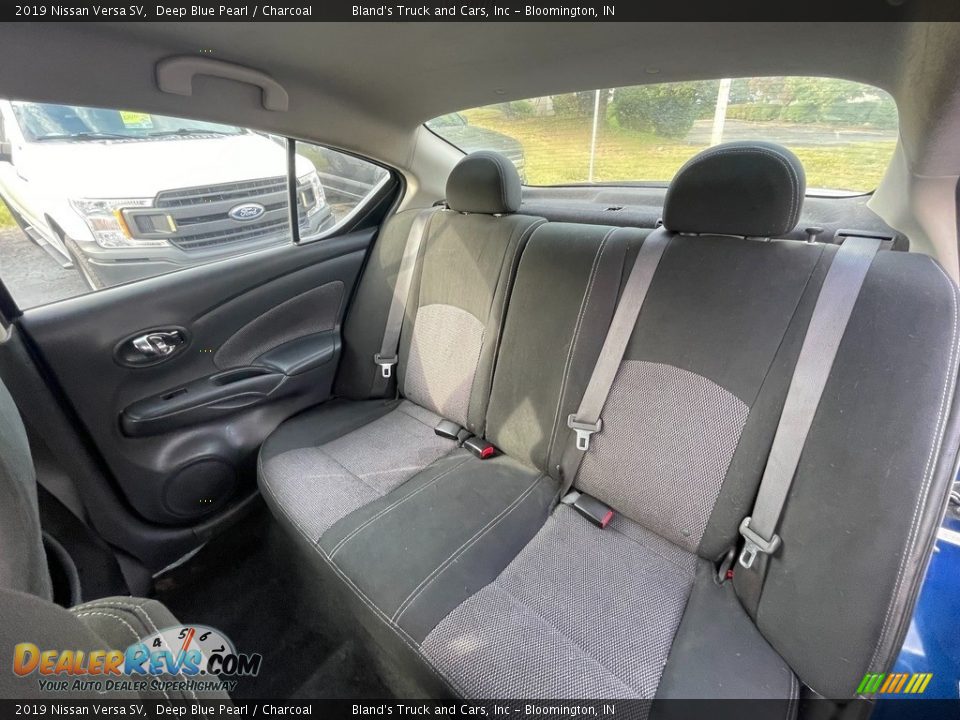 2019 Nissan Versa SV Deep Blue Pearl / Charcoal Photo #16