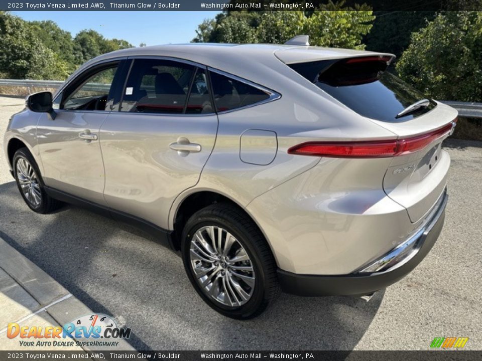 2023 Toyota Venza Limited AWD Titanium Glow / Boulder Photo #2