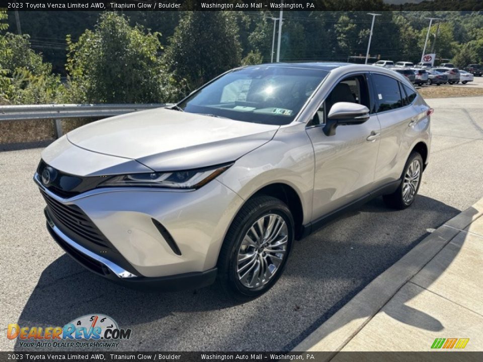 Front 3/4 View of 2023 Toyota Venza Limited AWD Photo #7