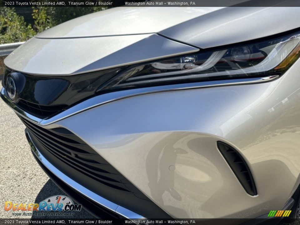 2023 Toyota Venza Limited AWD Titanium Glow / Boulder Photo #19