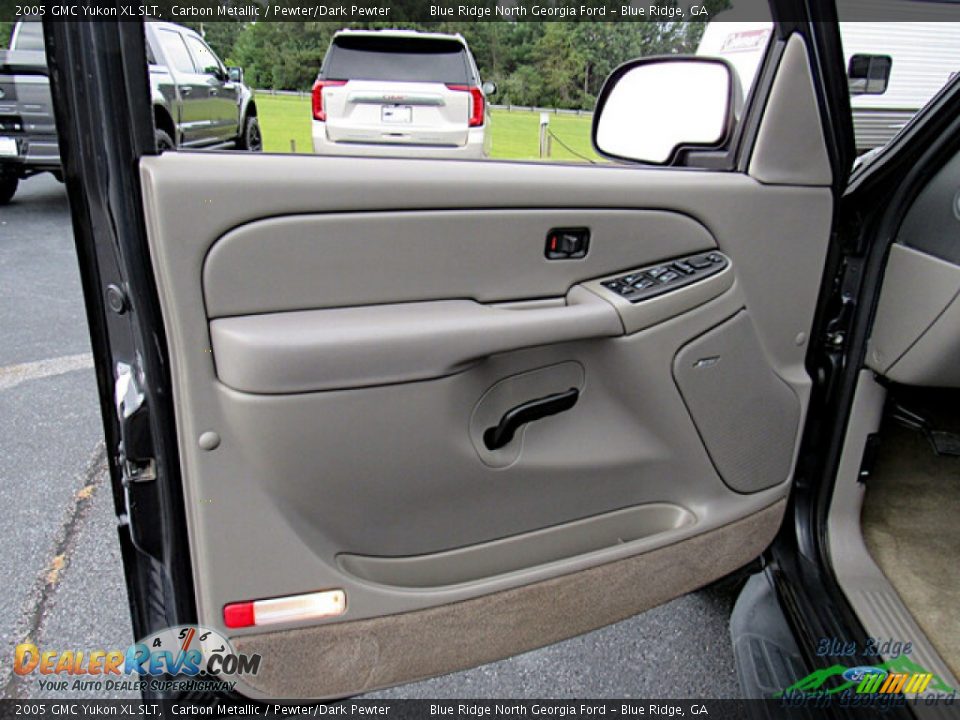 Door Panel of 2005 GMC Yukon XL SLT Photo #10