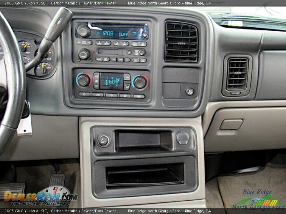 Controls of 2005 GMC Yukon XL SLT Photo #18