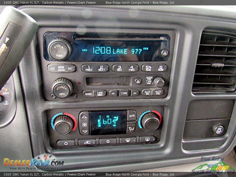 Controls of 2005 GMC Yukon XL SLT Photo #22