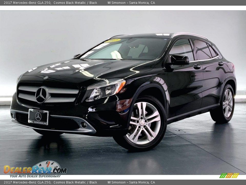 Front 3/4 View of 2017 Mercedes-Benz GLA 250 Photo #12