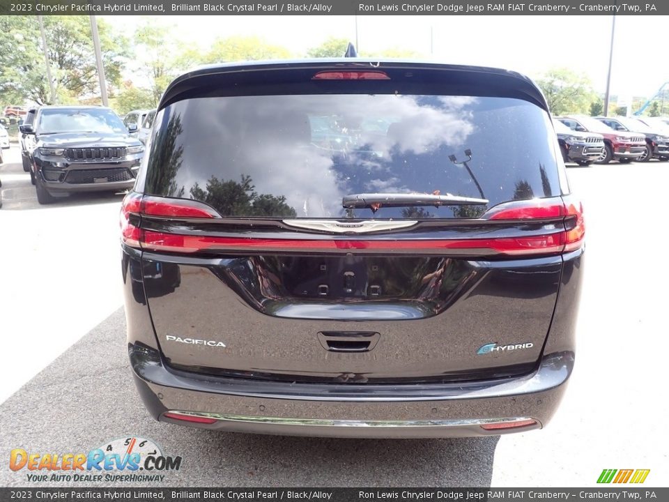 2023 Chrysler Pacifica Hybrid Limited Brilliant Black Crystal Pearl / Black/Alloy Photo #4