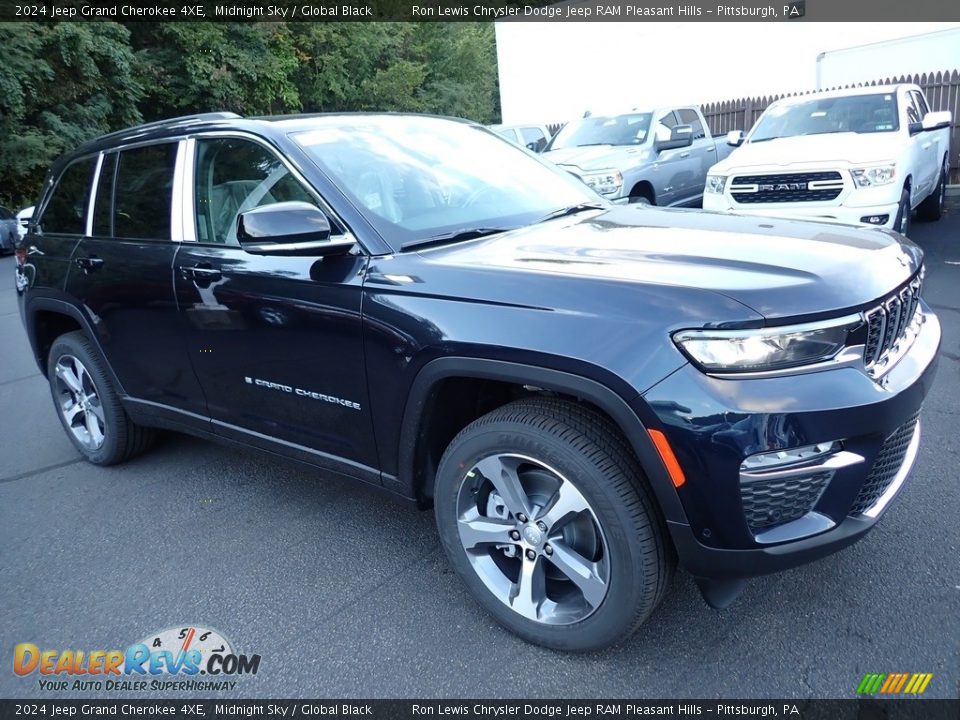 Front 3/4 View of 2024 Jeep Grand Cherokee 4XE Photo #8
