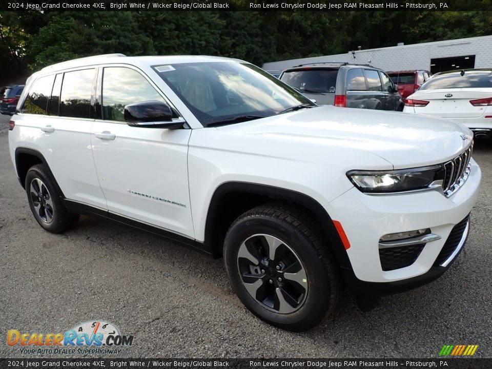 Front 3/4 View of 2024 Jeep Grand Cherokee 4XE Photo #8