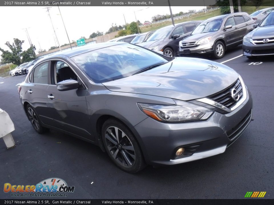 2017 Nissan Altima 2.5 SR Gun Metallic / Charcoal Photo #4