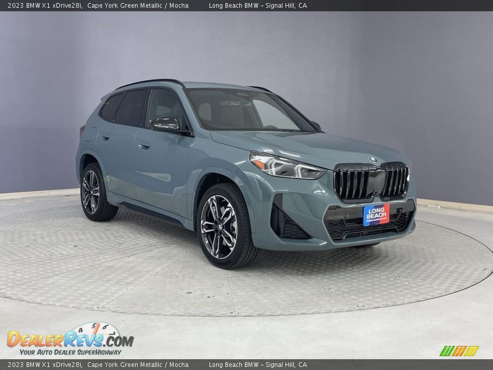 Front 3/4 View of 2023 BMW X1 xDrive28i Photo #25