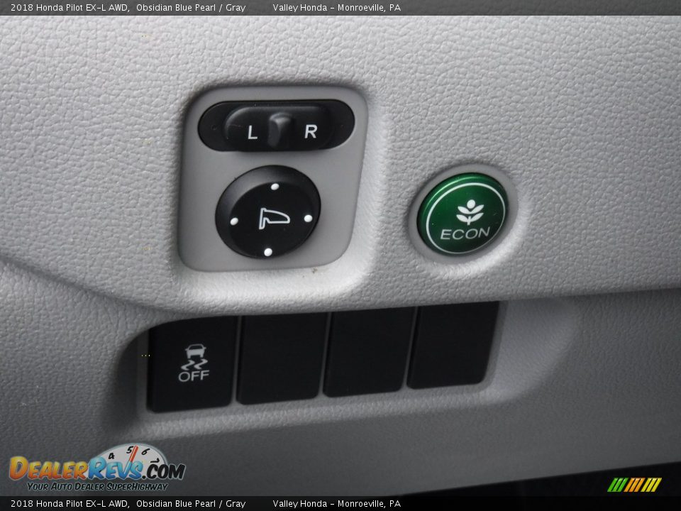 Controls of 2018 Honda Pilot EX-L AWD Photo #13