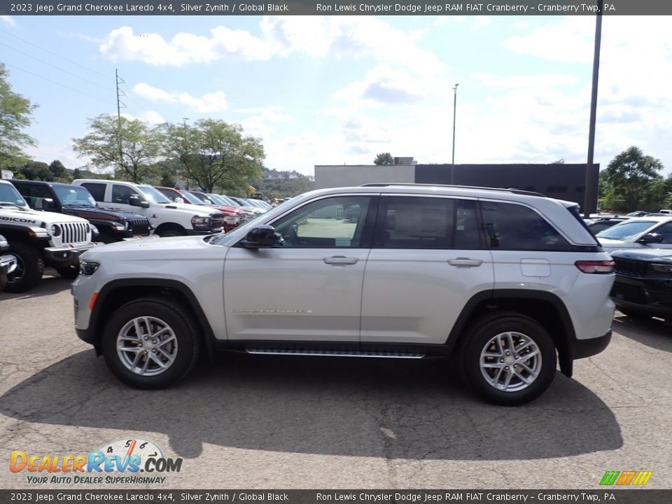 2023 Jeep Grand Cherokee Laredo 4x4 Silver Zynith / Global Black Photo #2