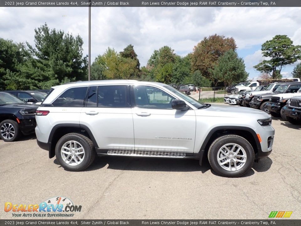 2023 Jeep Grand Cherokee Laredo 4x4 Silver Zynith / Global Black Photo #6