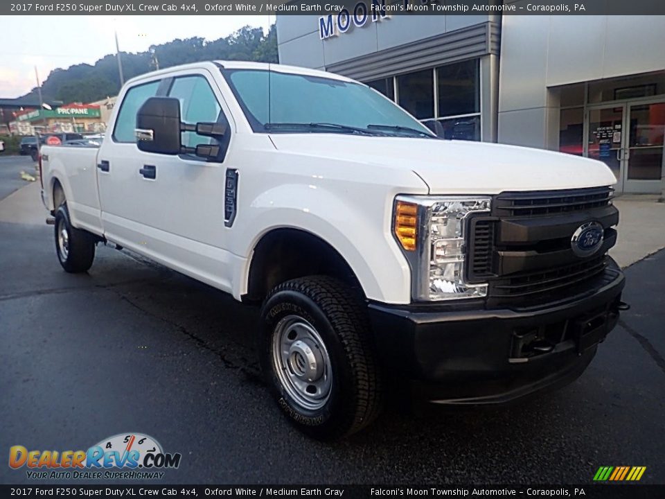 2017 Ford F250 Super Duty XL Crew Cab 4x4 Oxford White / Medium Earth Gray Photo #9