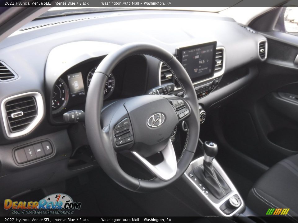 Dashboard of 2022 Hyundai Venue SEL Photo #11