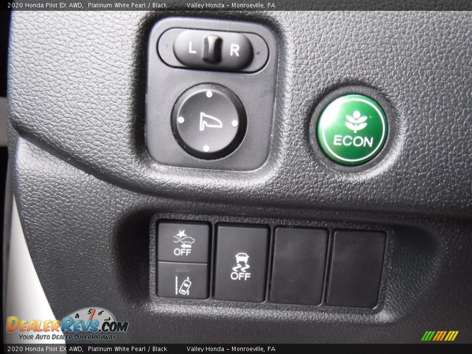 Controls of 2020 Honda Pilot EX AWD Photo #11