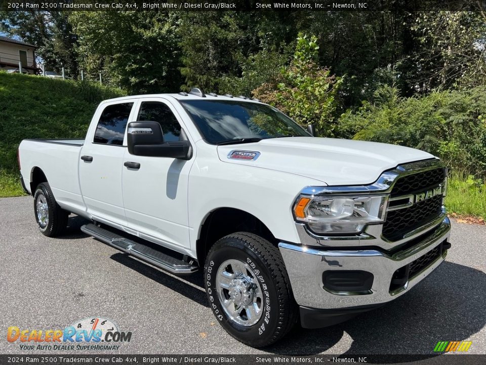 Front 3/4 View of 2024 Ram 2500 Tradesman Crew Cab 4x4 Photo #4