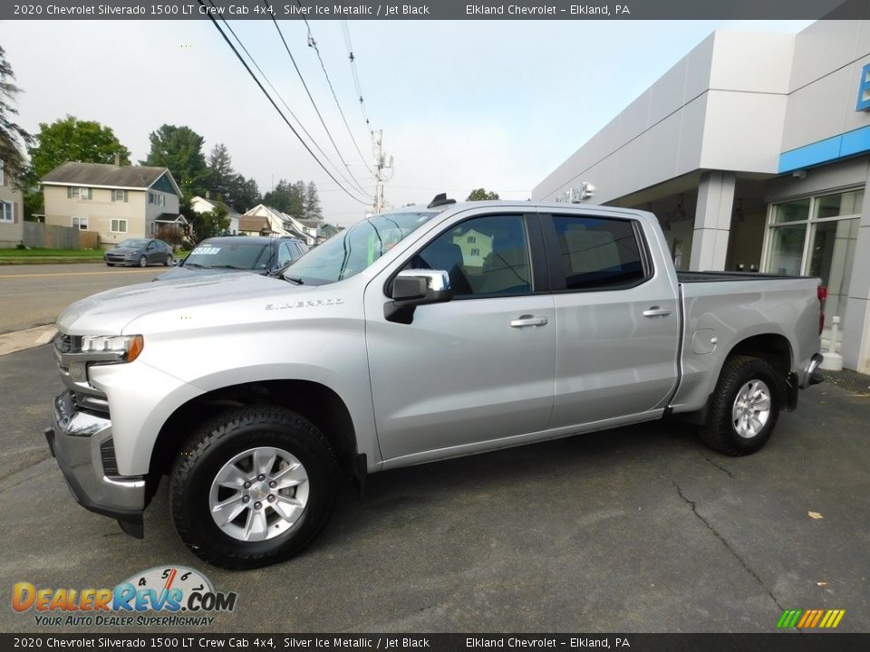 Front 3/4 View of 2020 Chevrolet Silverado 1500 LT Crew Cab 4x4 Photo #1