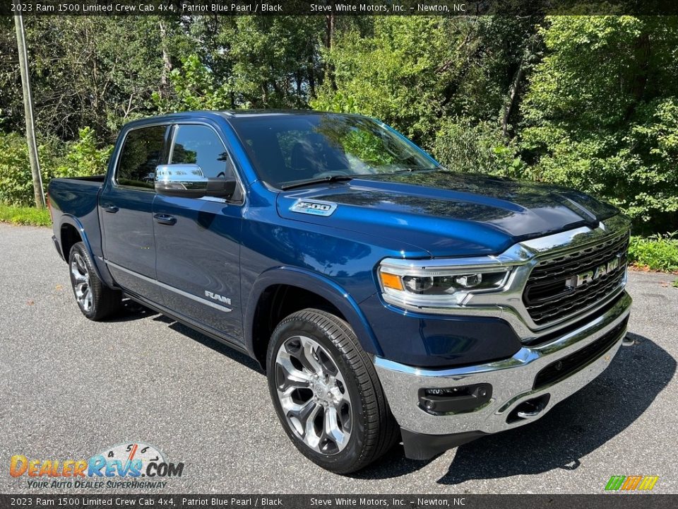 Front 3/4 View of 2023 Ram 1500 Limited Crew Cab 4x4 Photo #4