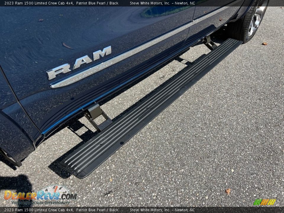 2023 Ram 1500 Limited Crew Cab 4x4 Patriot Blue Pearl / Black Photo #10