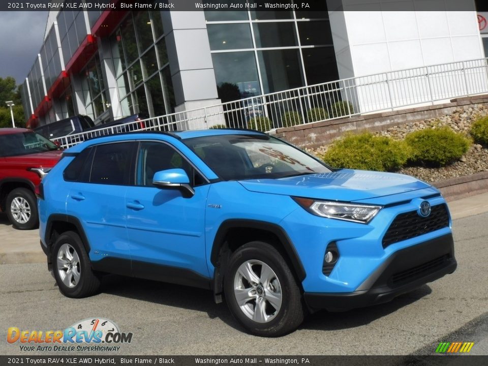 Front 3/4 View of 2021 Toyota RAV4 XLE AWD Hybrid Photo #1