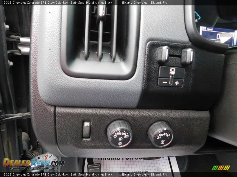 Controls of 2018 Chevrolet Colorado Z71 Crew Cab 4x4 Photo #27