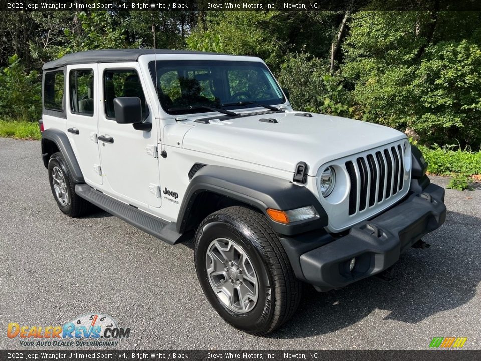 Front 3/4 View of 2022 Jeep Wrangler Unlimited Sport 4x4 Photo #5
