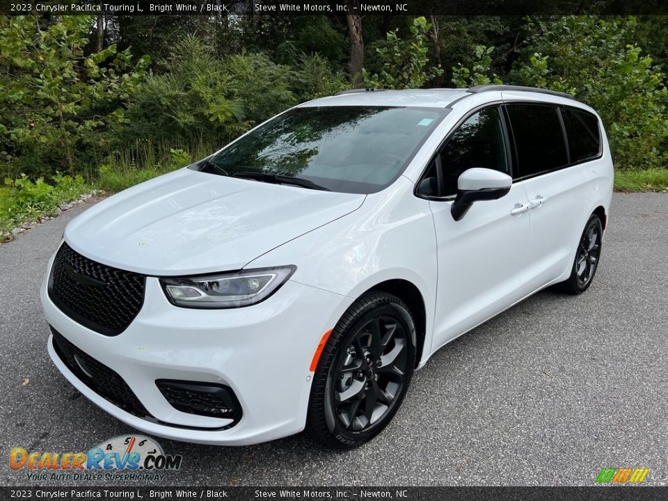 2023 Chrysler Pacifica Touring L Bright White / Black Photo #2