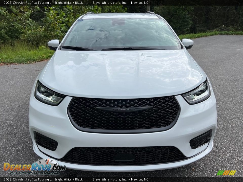 2023 Chrysler Pacifica Touring L Bright White / Black Photo #3