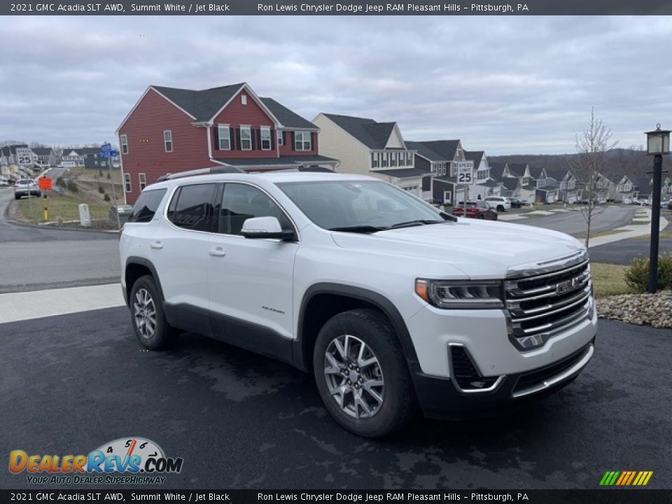 Front 3/4 View of 2021 GMC Acadia SLT AWD Photo #1