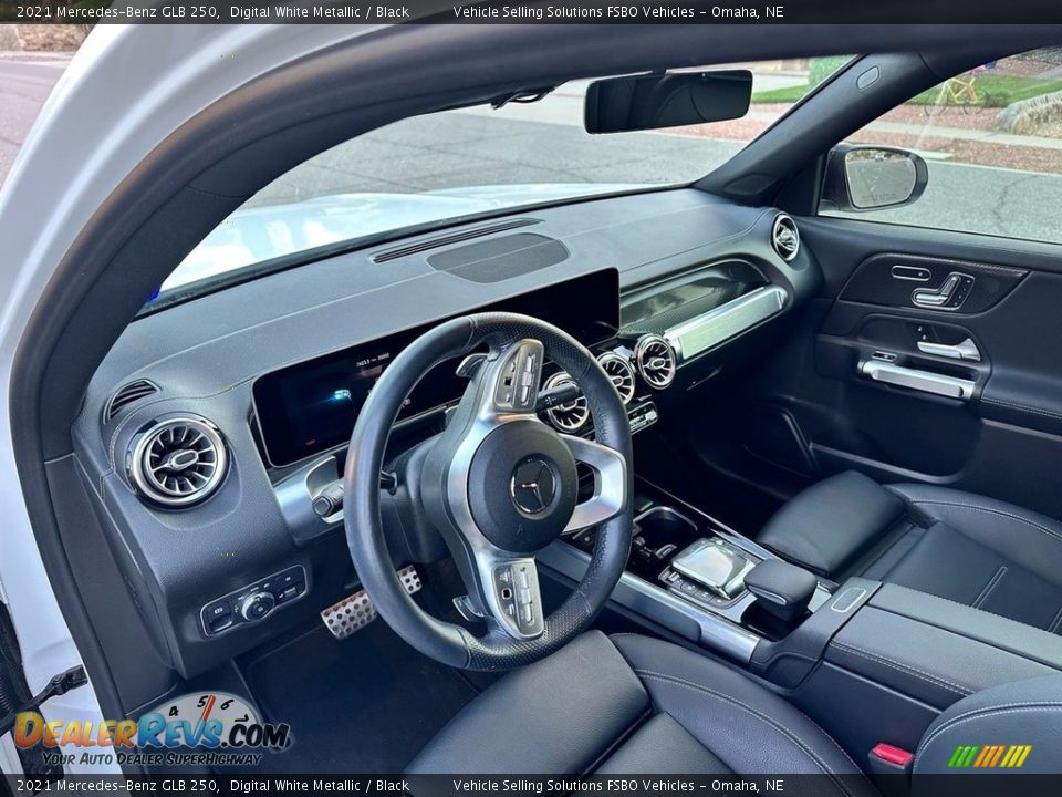 Dashboard of 2021 Mercedes-Benz GLB 250 Photo #5