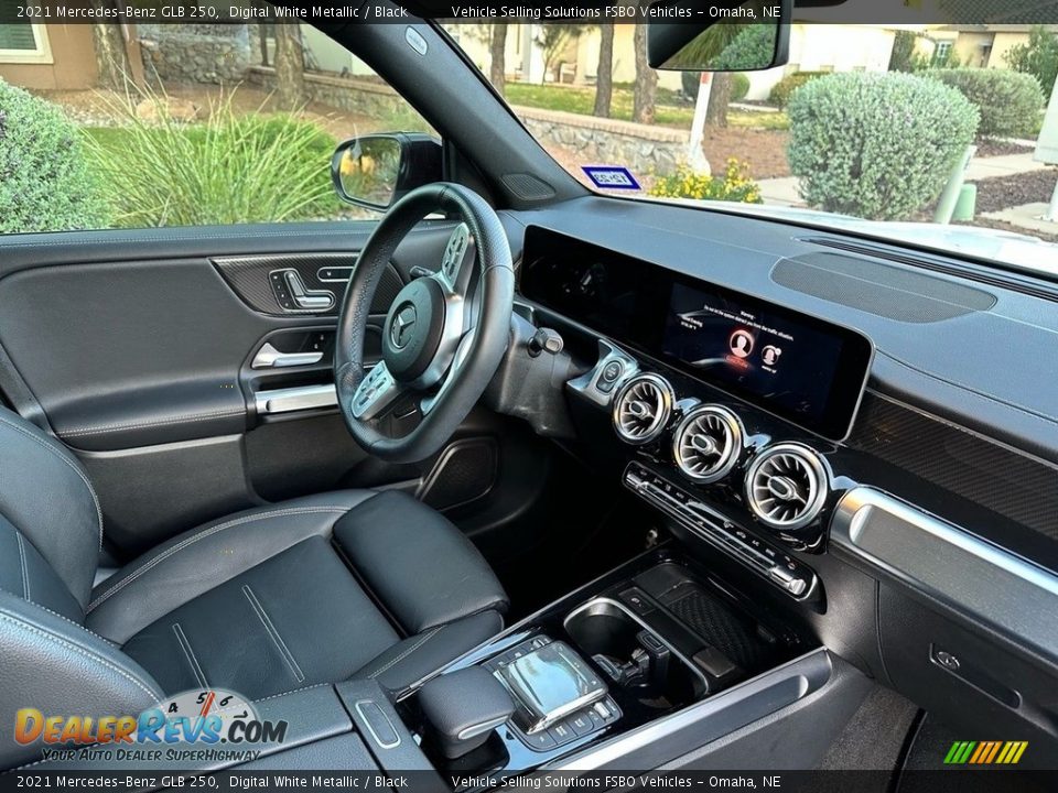 Dashboard of 2021 Mercedes-Benz GLB 250 Photo #6