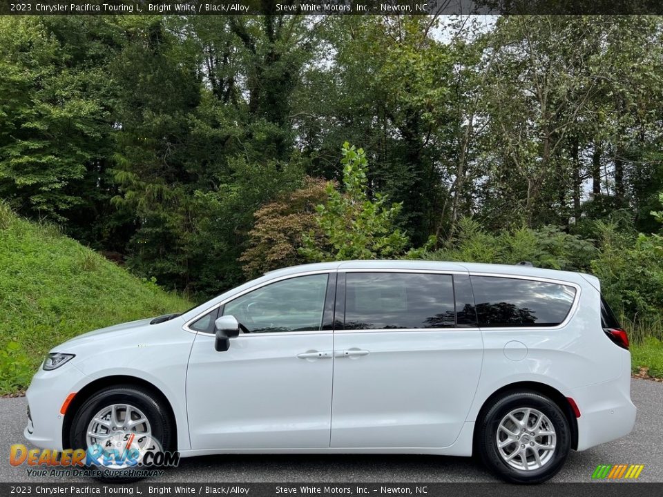 Bright White 2023 Chrysler Pacifica Touring L Photo #1