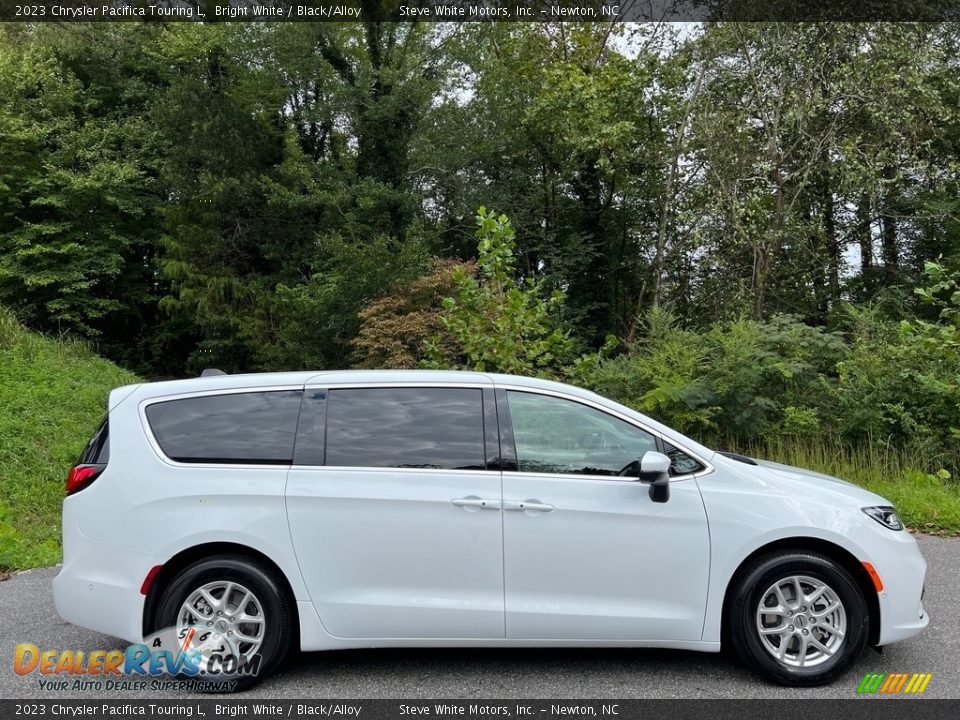 Bright White 2023 Chrysler Pacifica Touring L Photo #5