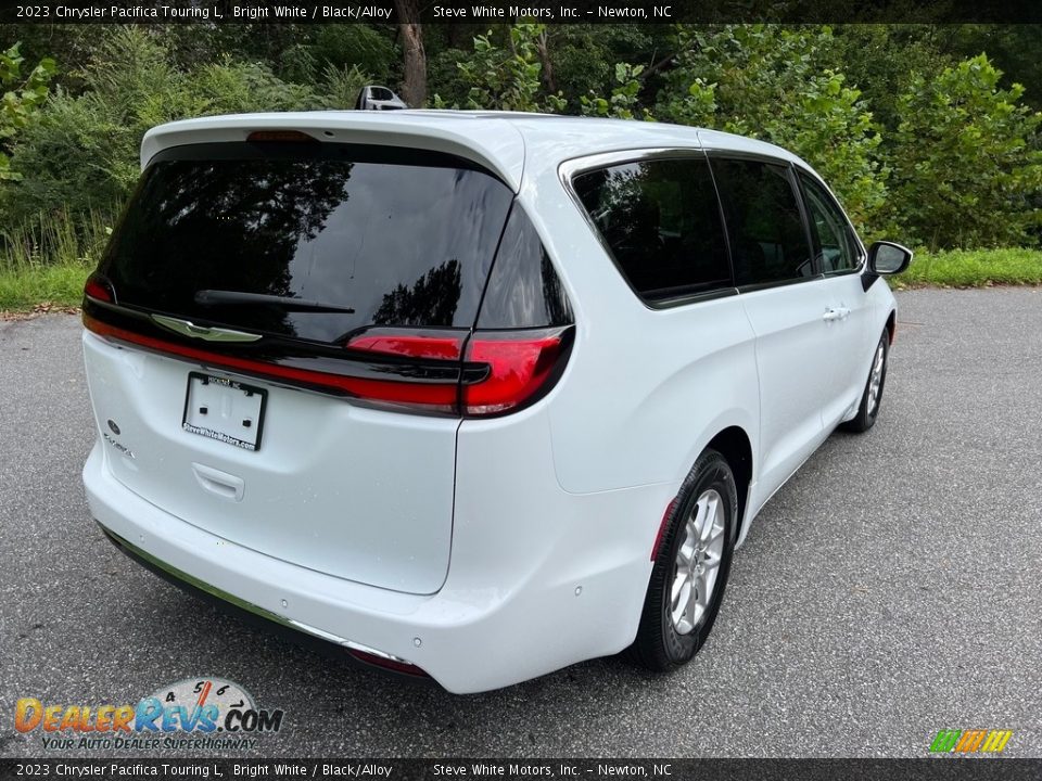 2023 Chrysler Pacifica Touring L Bright White / Black/Alloy Photo #6