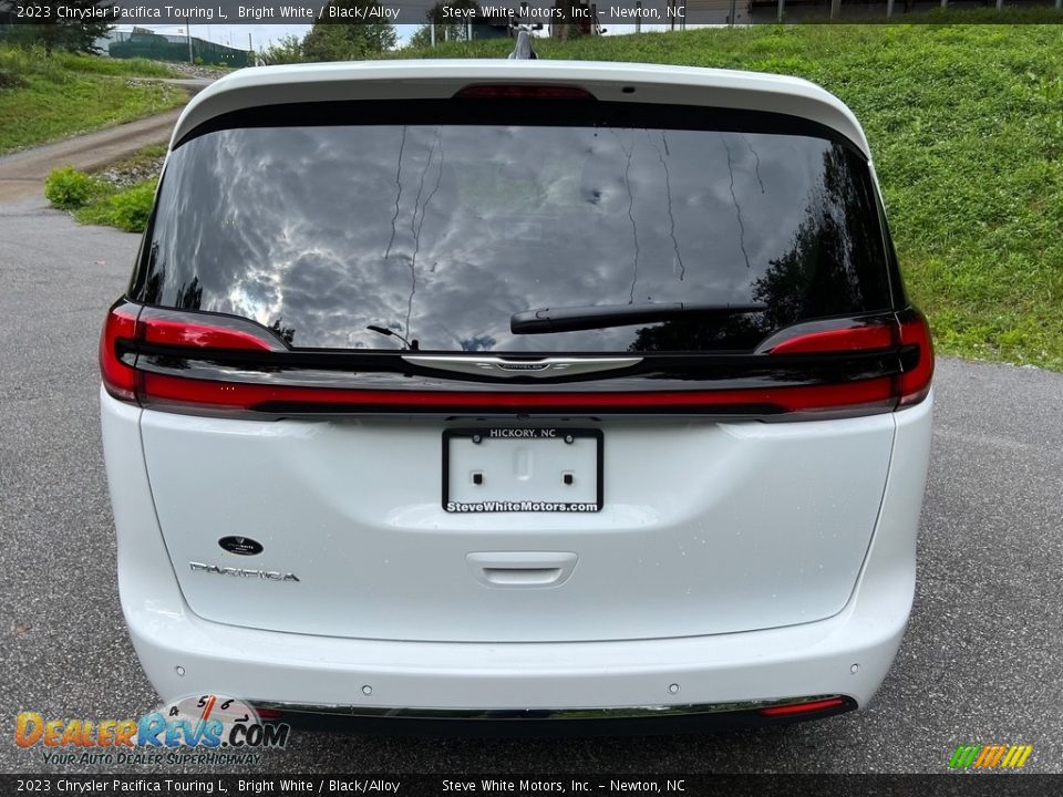 2023 Chrysler Pacifica Touring L Bright White / Black/Alloy Photo #7