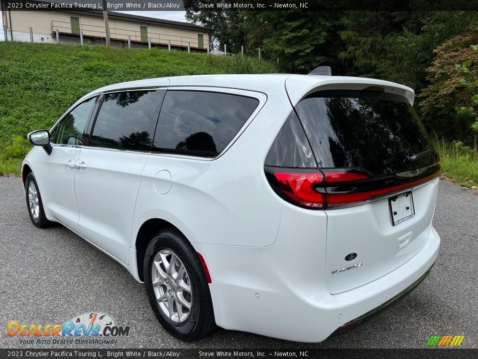 2023 Chrysler Pacifica Touring L Bright White / Black/Alloy Photo #8