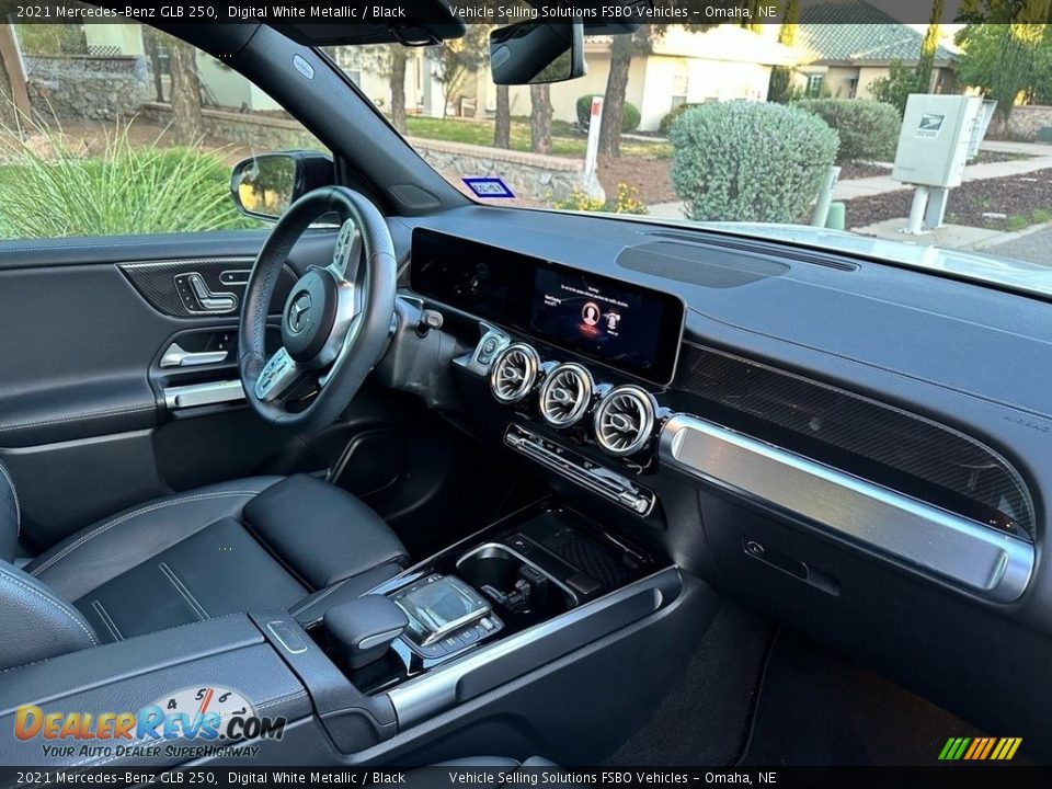 Dashboard of 2021 Mercedes-Benz GLB 250 Photo #20