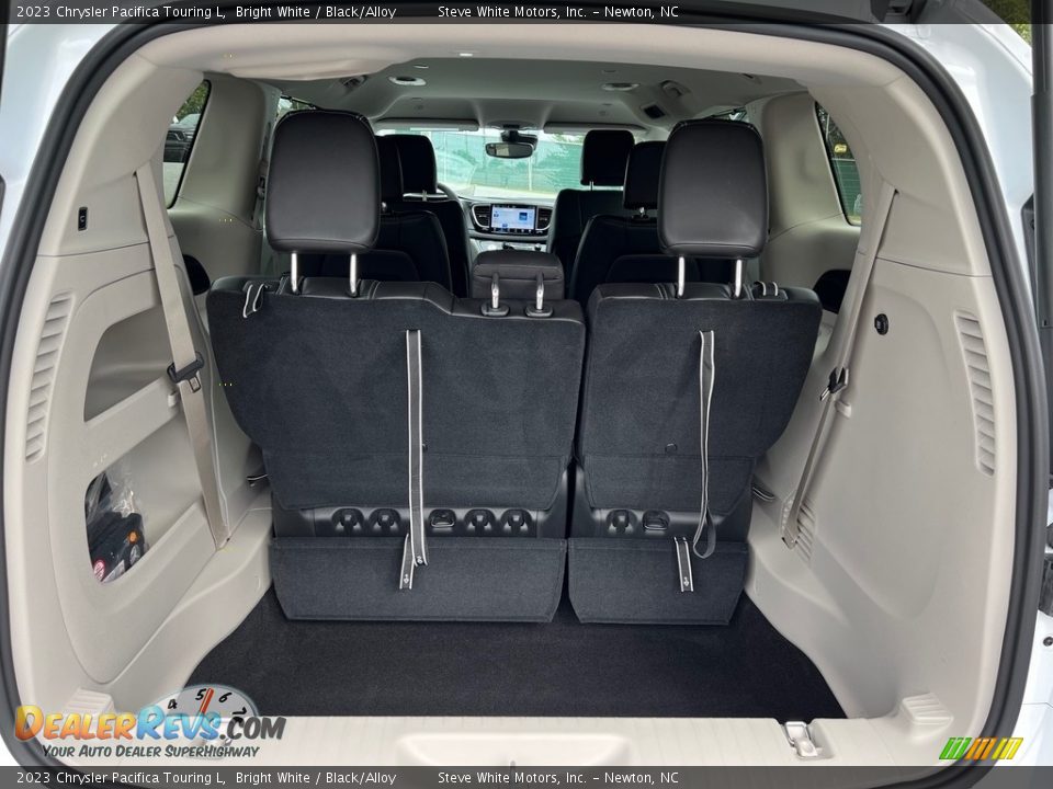 2023 Chrysler Pacifica Touring L Trunk Photo #16