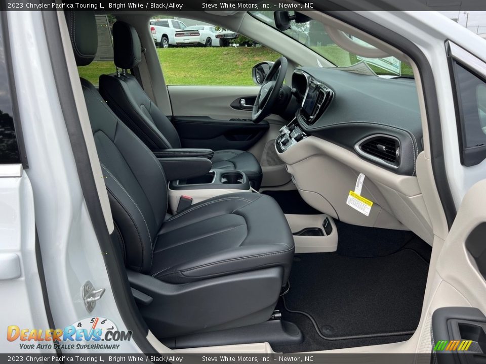 Front Seat of 2023 Chrysler Pacifica Touring L Photo #18
