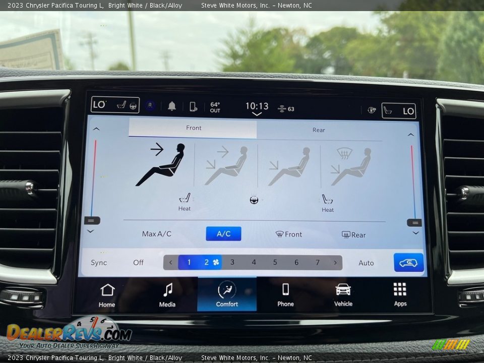 Controls of 2023 Chrysler Pacifica Touring L Photo #22